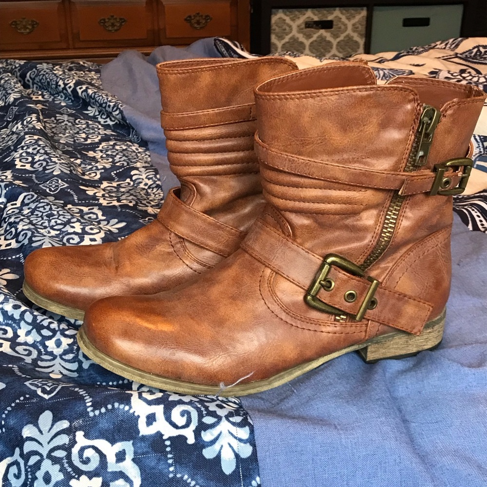 Aldo Brand, brown boots.